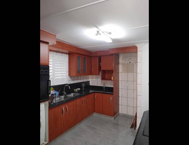 2 BEDROOM PROPERTY TO RENT IN NEWLANDS WEST